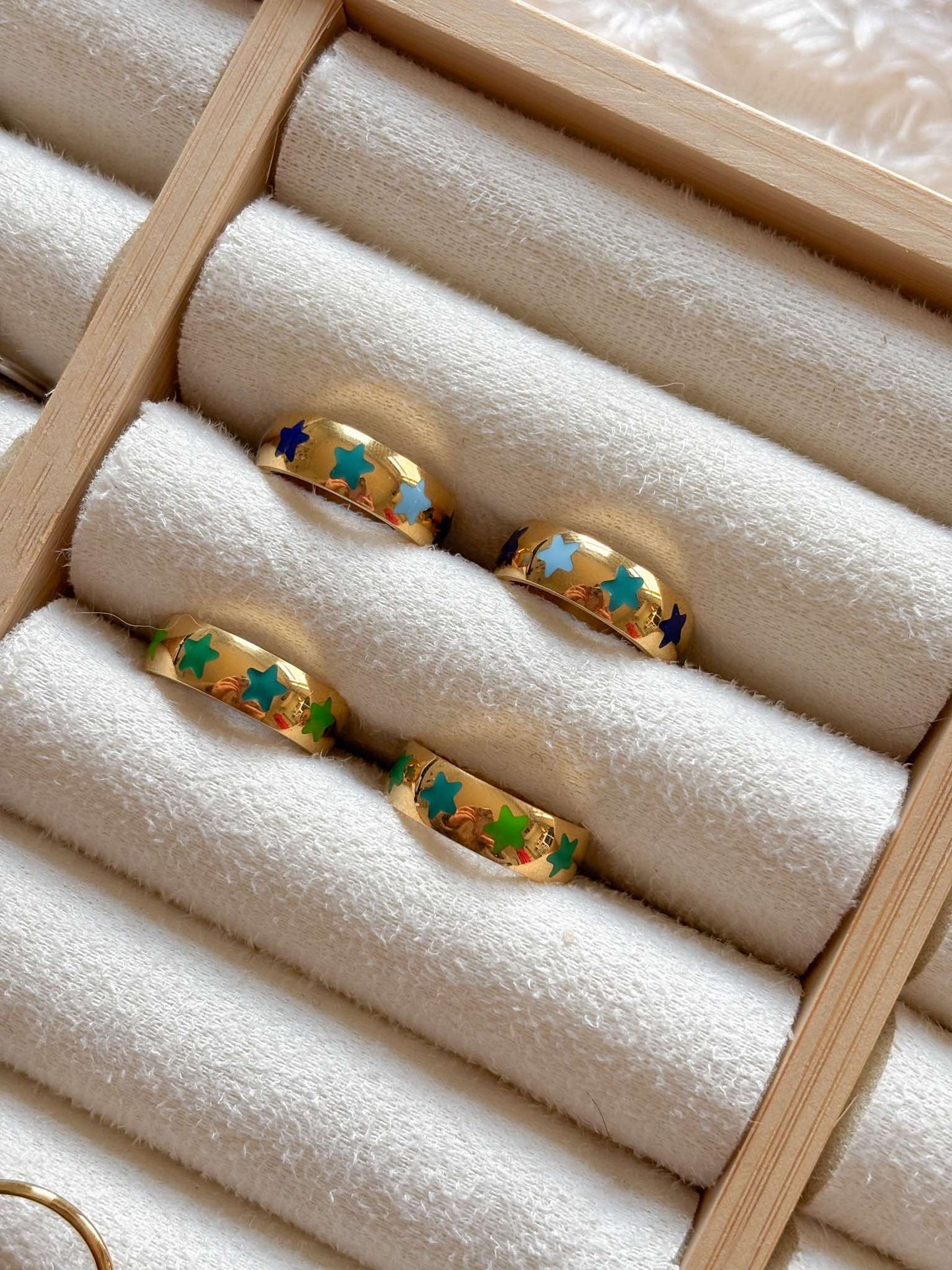 Gouden ring met sterretjes