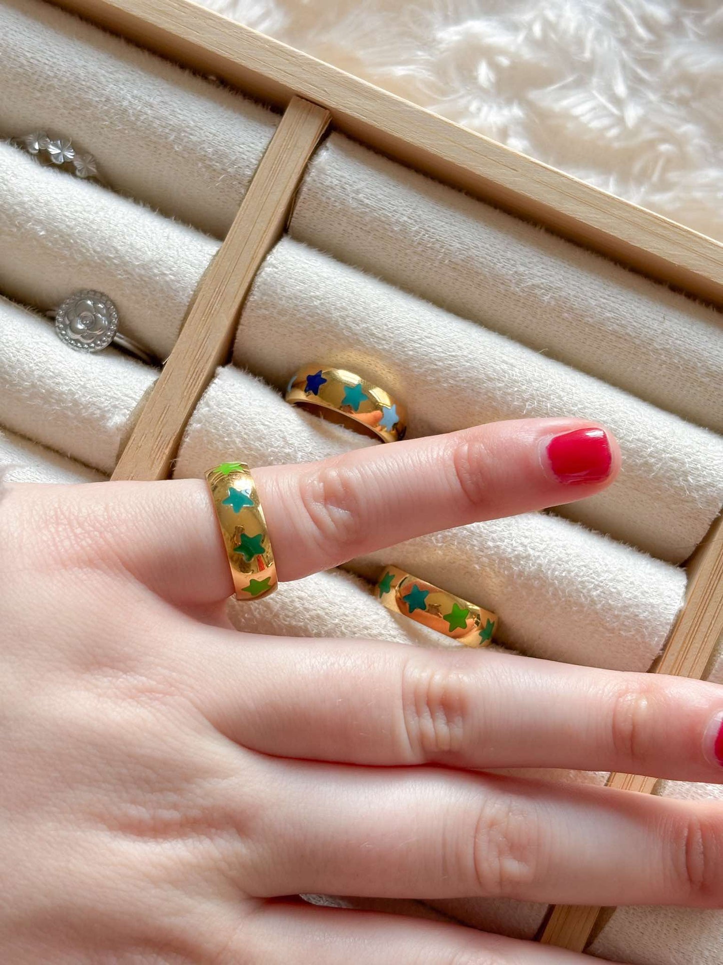 Gouden ring met sterretjes