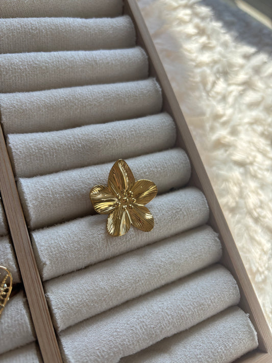 Big flower ring gold