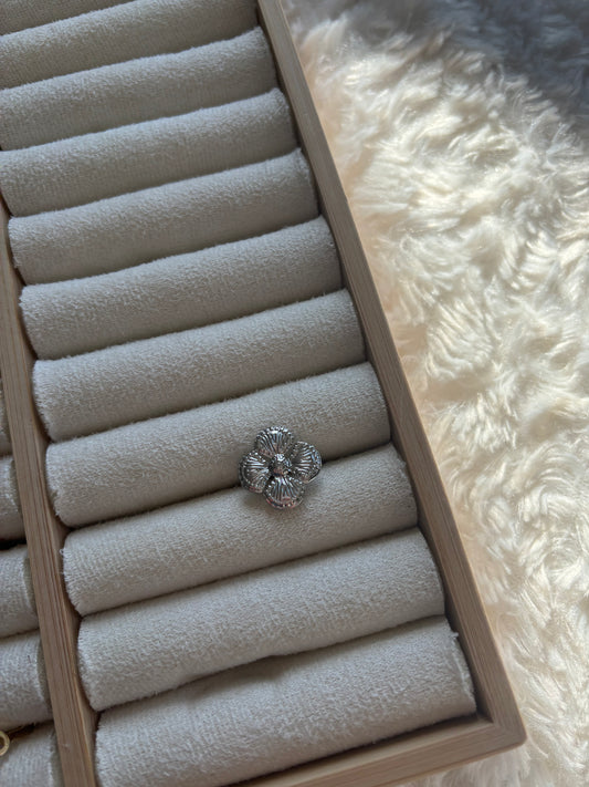 Flowery silver ring